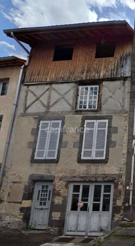 Maison à MARINGUES