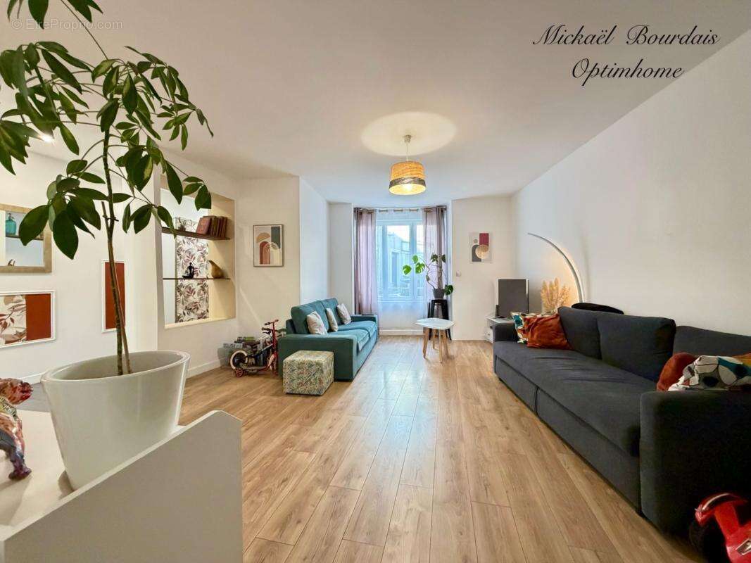 Maison familiale 158 m² + 50 m² aménageables - 4 chambres - Centre Le Lude - photo 3