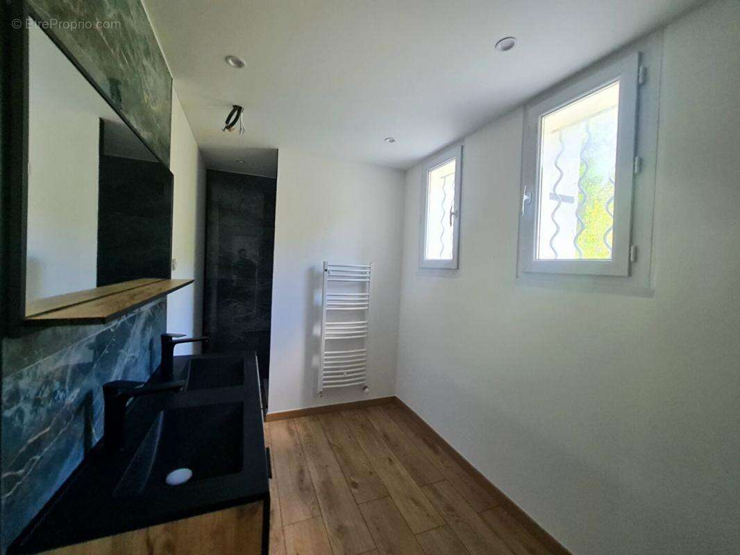Villa 195 m² - 5 chambres - Terrain 5 267 m² - photo 7