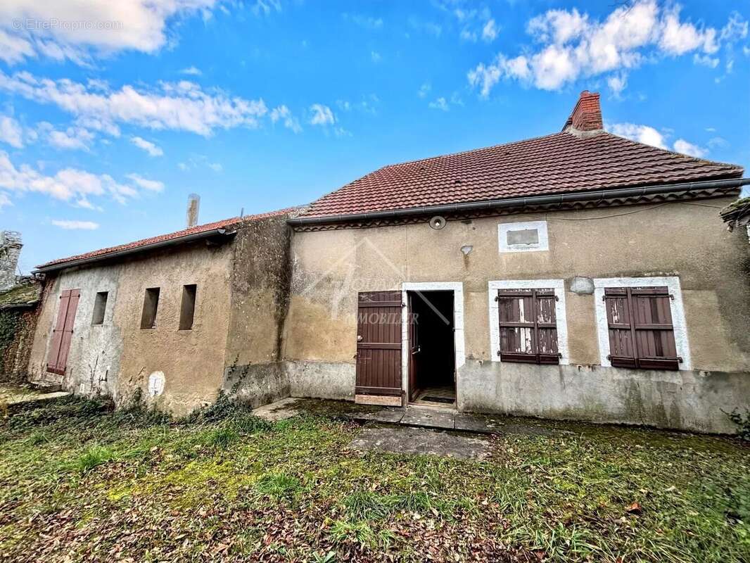 Maison à BELLENAVES