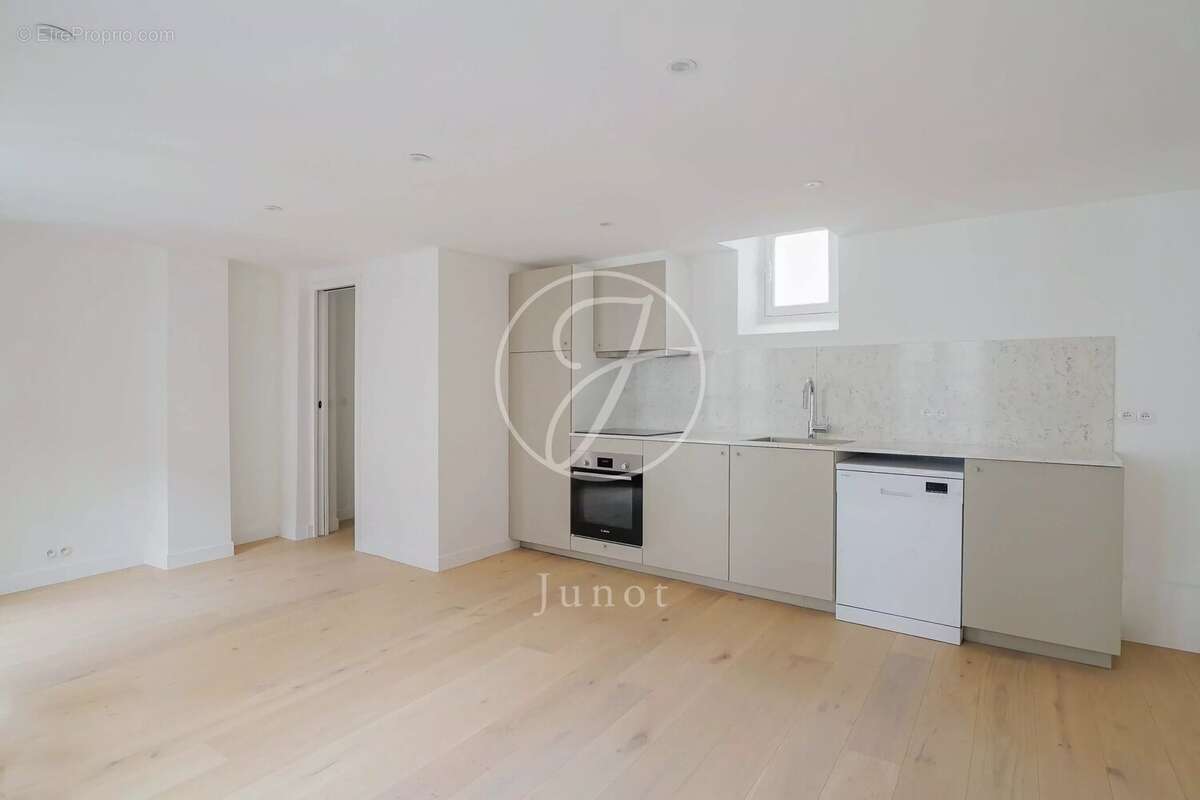 Appartement à PARIS-3E