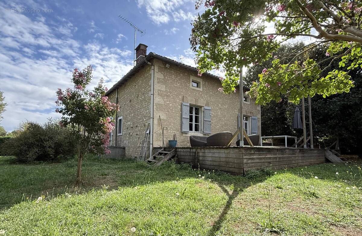 Maison à VERTEUIL-SUR-CHARENTE