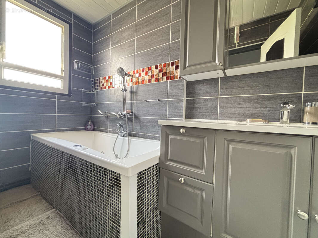 Appartement à SAINT-GENIS-LAVAL