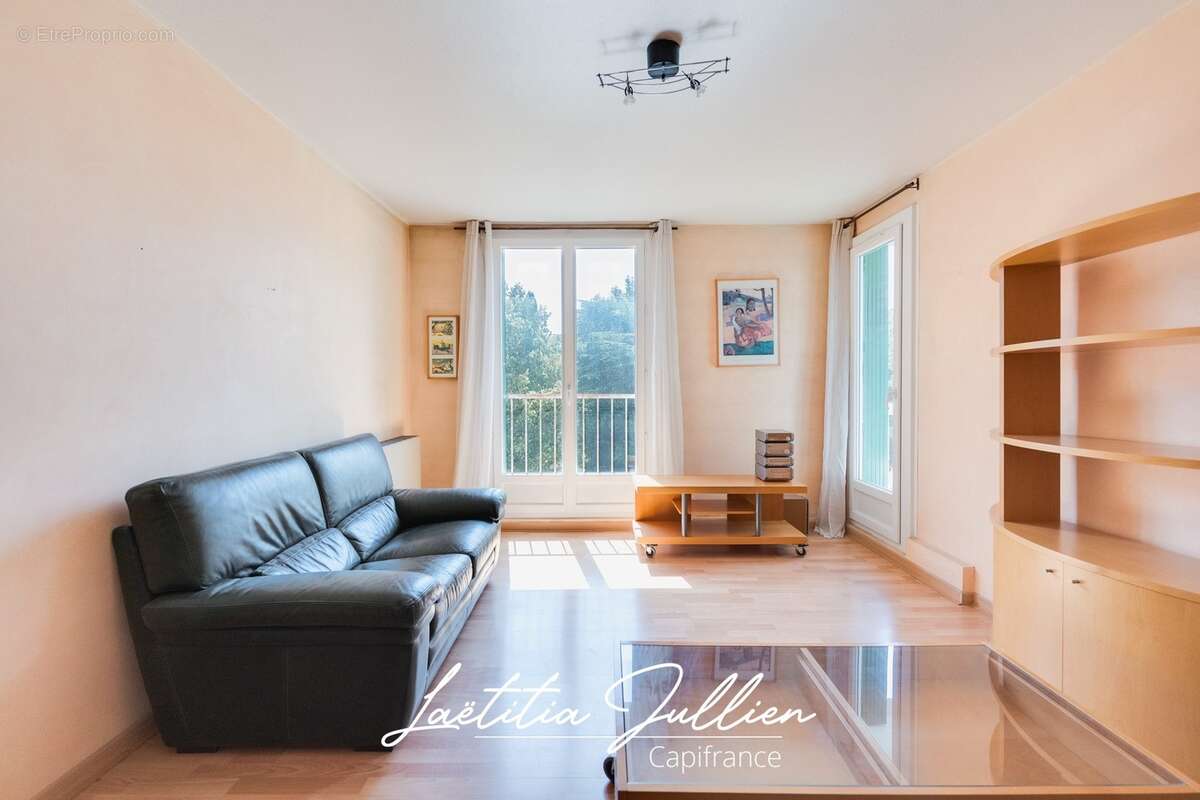 En exclusivité par Laëtitia JULLIEN – Marseille 10ème – Les Collines – T4 traversant de 83,83 m² avec balcon et loggia au pied d - photo 8