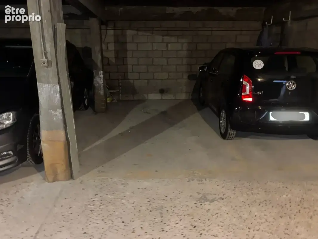 Parking à PARIS-17E