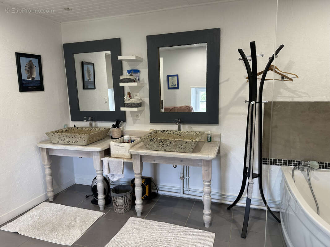 Maison à SAINT-MEME-LES-CARRIERES