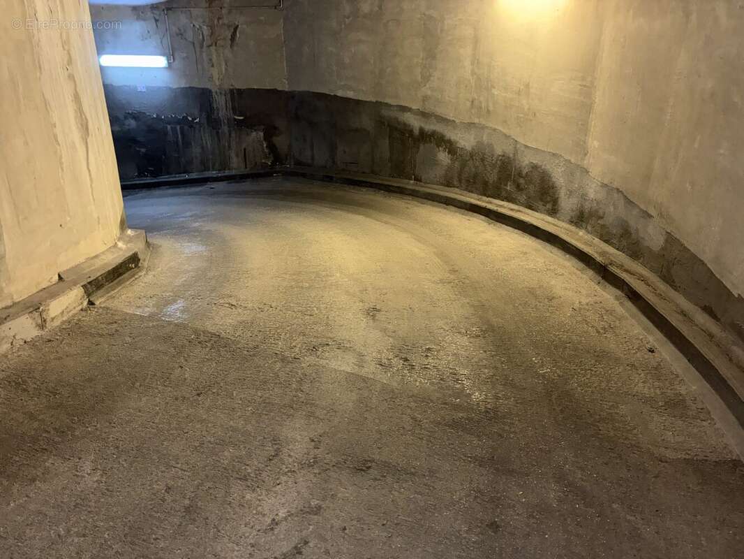 Parking à PARIS-20E