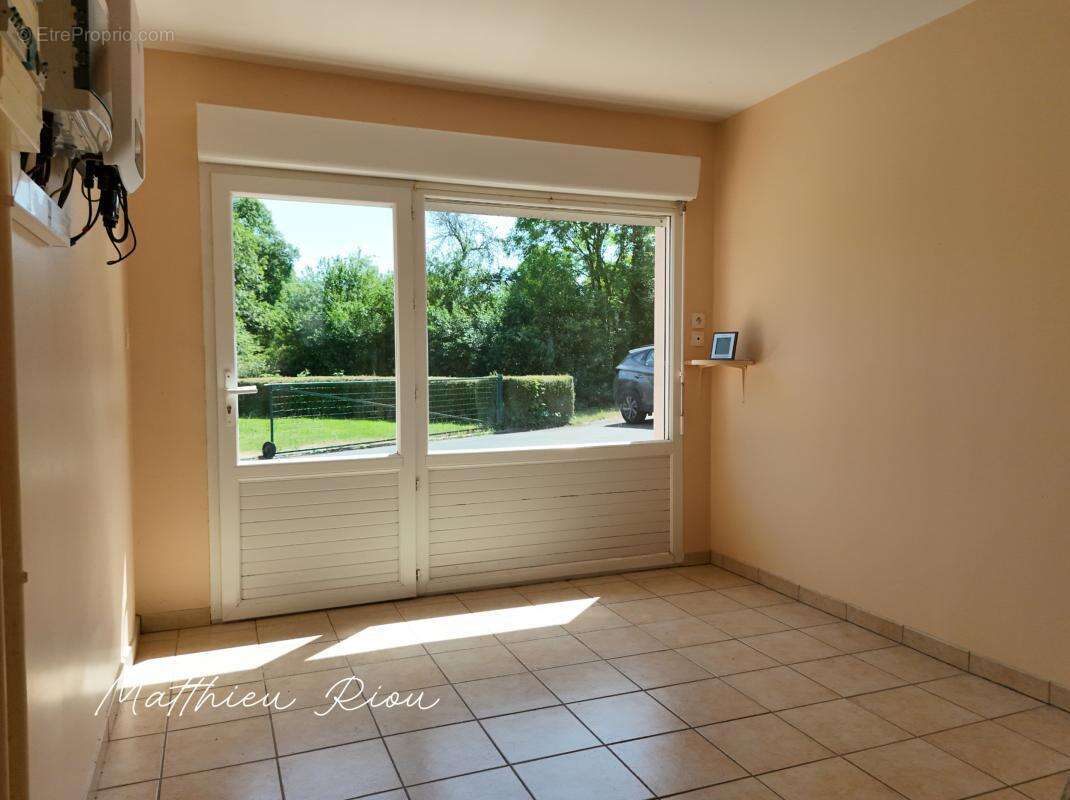 Maison 89 m² à Saint-Agnant-De-Versillat  - photo 6