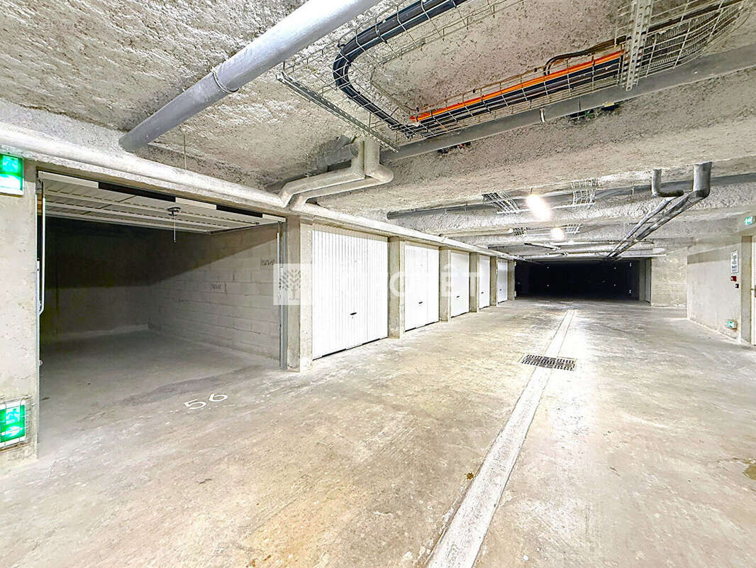 Parking à CHALLES-LES-EAUX