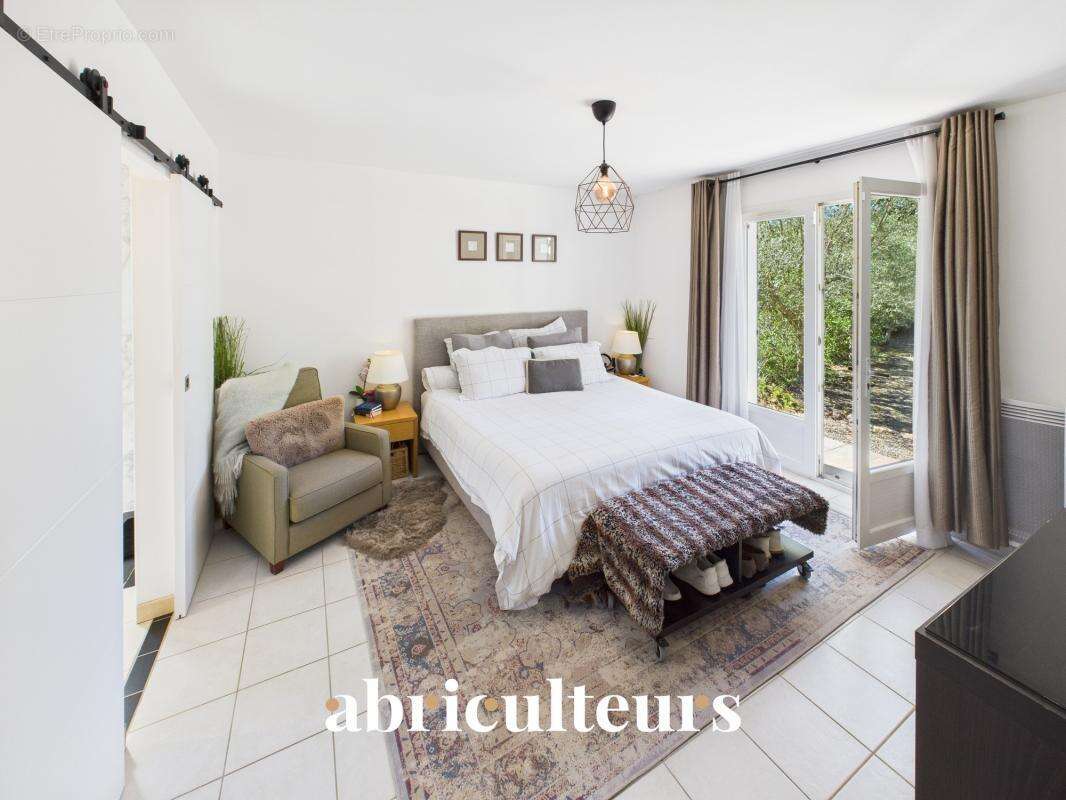 Propriété de 260 m² avec deux gîtes  labellisés 4 étoiles en vente à  Aups (83630) - photo 8