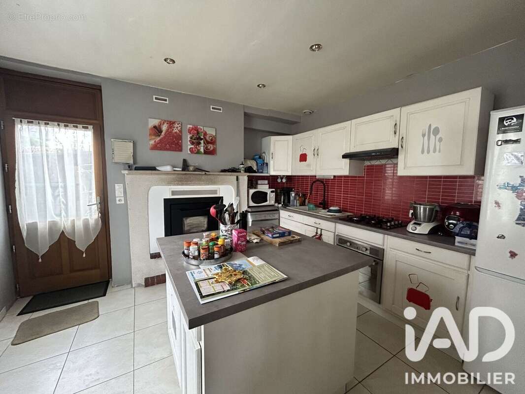 Maison 94 m² à Doue-La-Fontaine  - photo 4