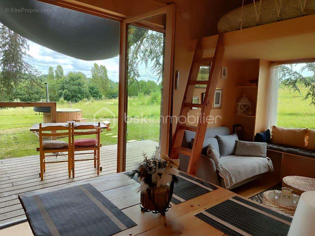 Maison à MONTESQUIOU