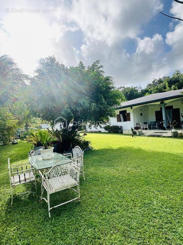 Maison à REMIRE-MONTJOLY