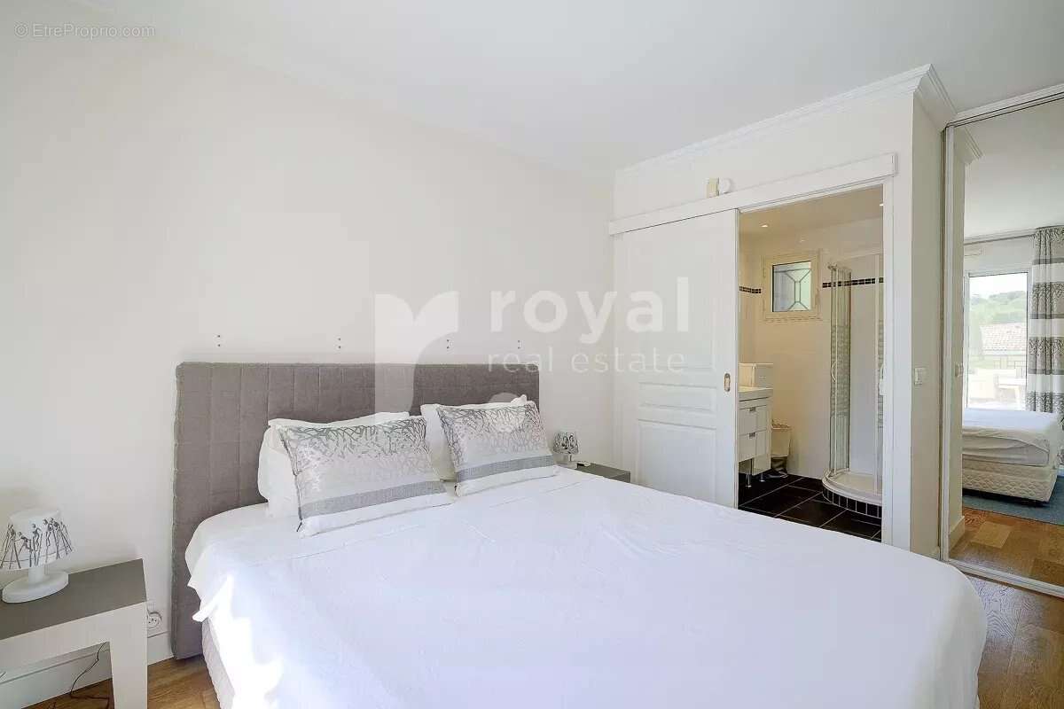 Appartement à MOUGINS