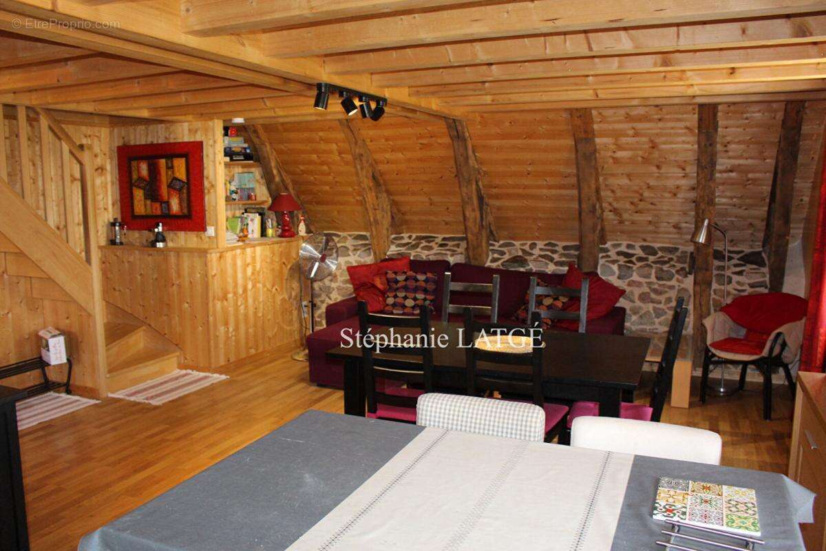 Ferme rénovée de 5 chambres avec Gîte à Larodde (63) - photo 15