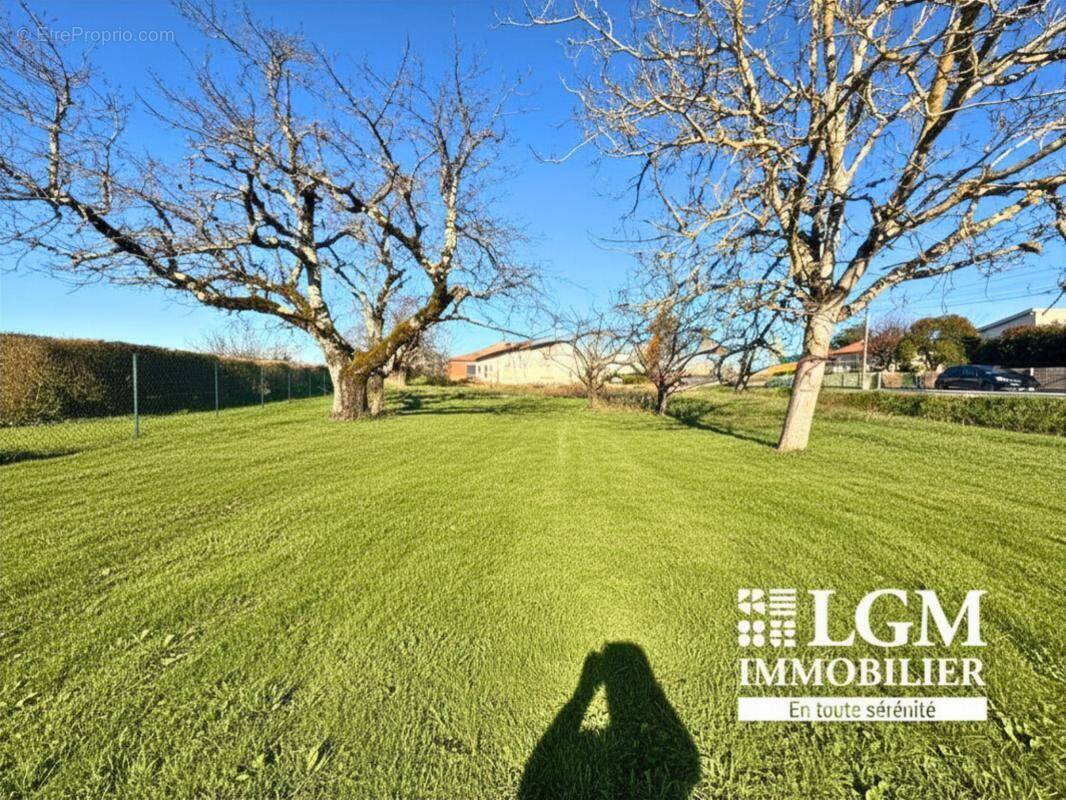 Terrain à MONTBETON