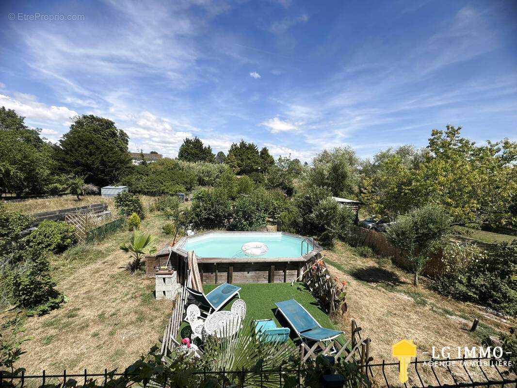 Maison ancienne rénovée avec  dependances, jardin de 1000 m2 et piscine au cœur de mortagne-sur-gironde - photo 2