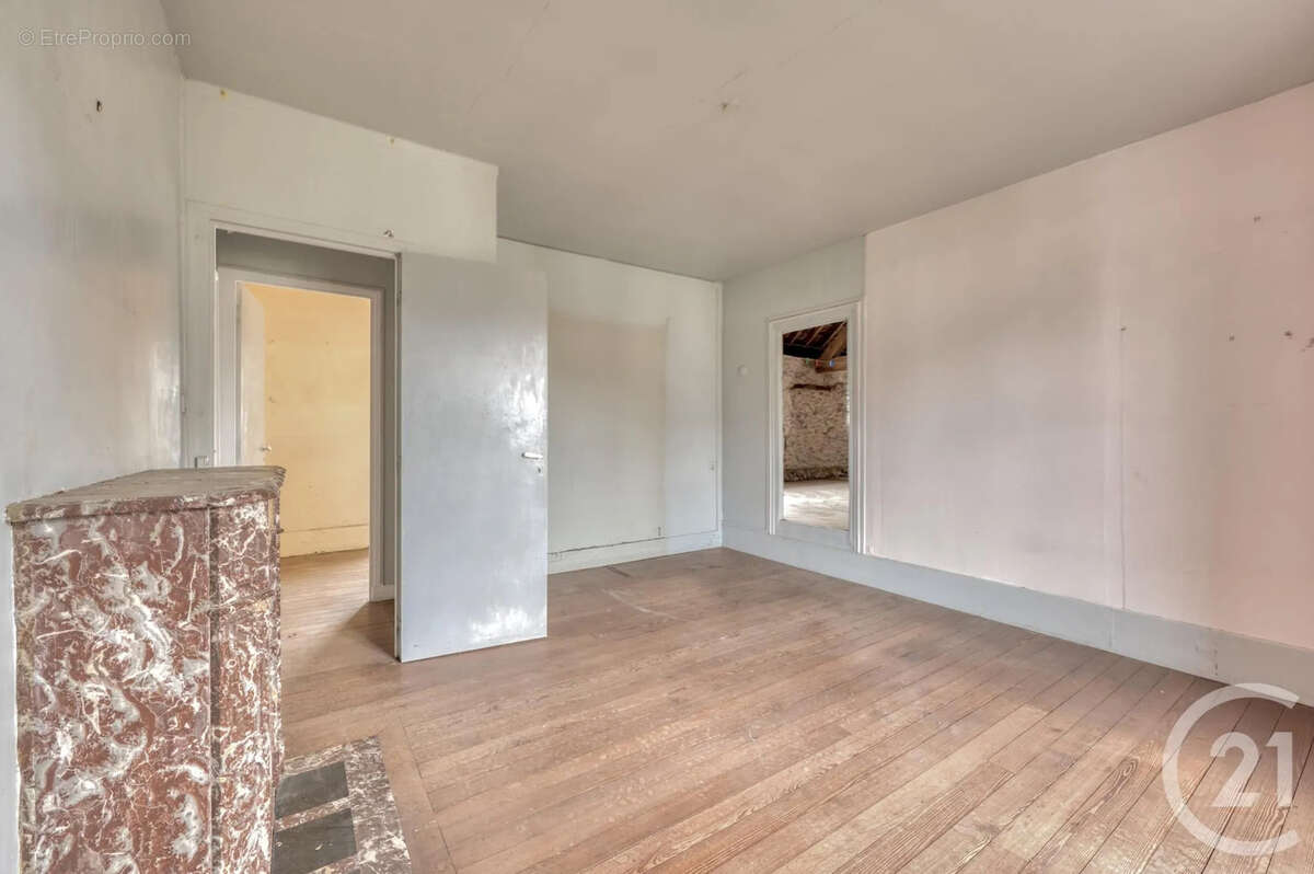 Maison à OZOUER-LE-VOULGIS