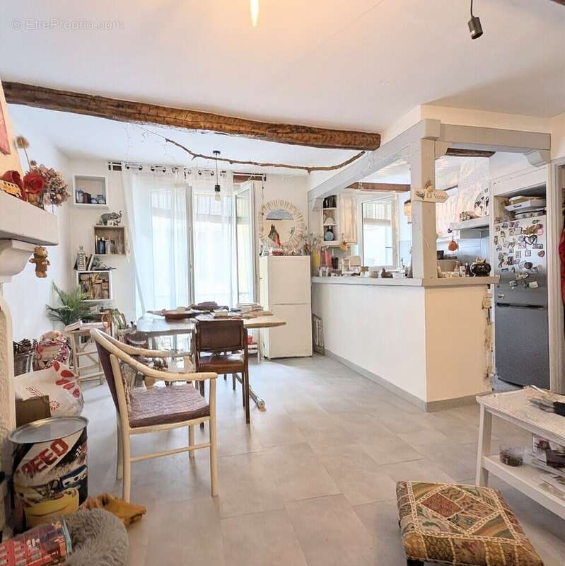 Appartement à COLLOBRIERES