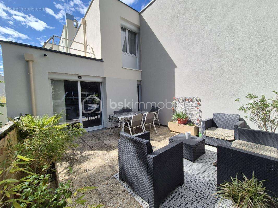 Appartement à COURCOURONNES