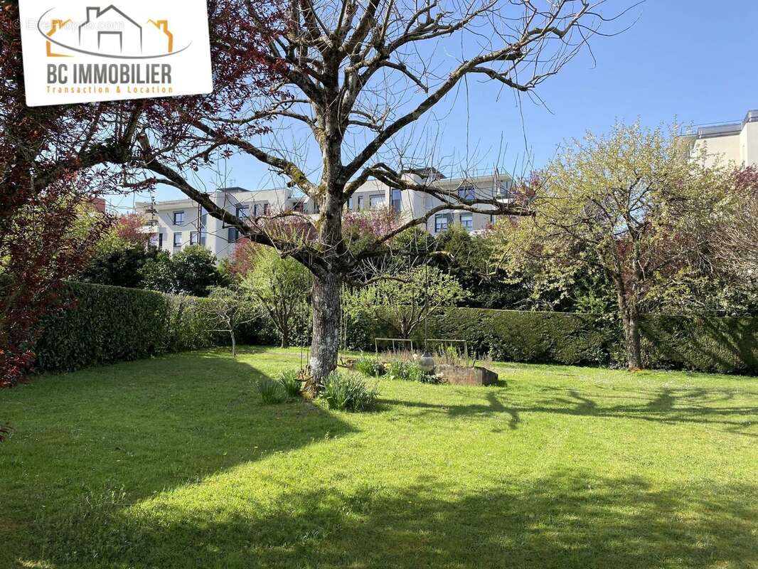 Maison à SAINT-GENIS-POUILLY