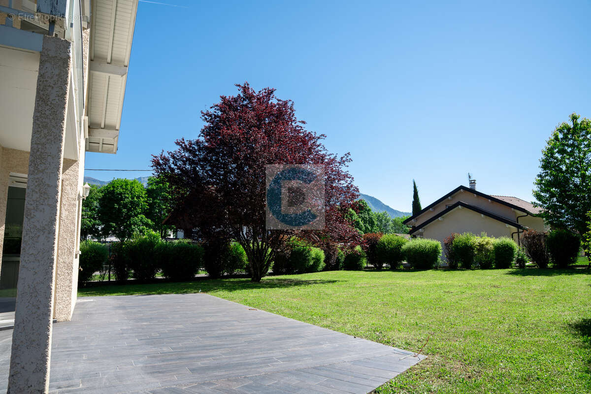 Maison à MARIGNIER