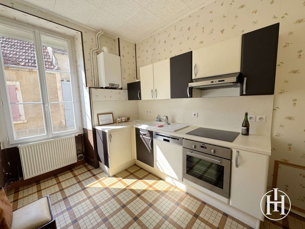 Maison à DUN-SUR-AURON