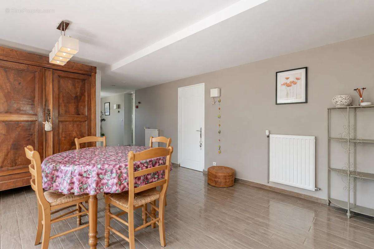 Appartement de 4 pièces de 88 m² situé à Fosses - photo 8