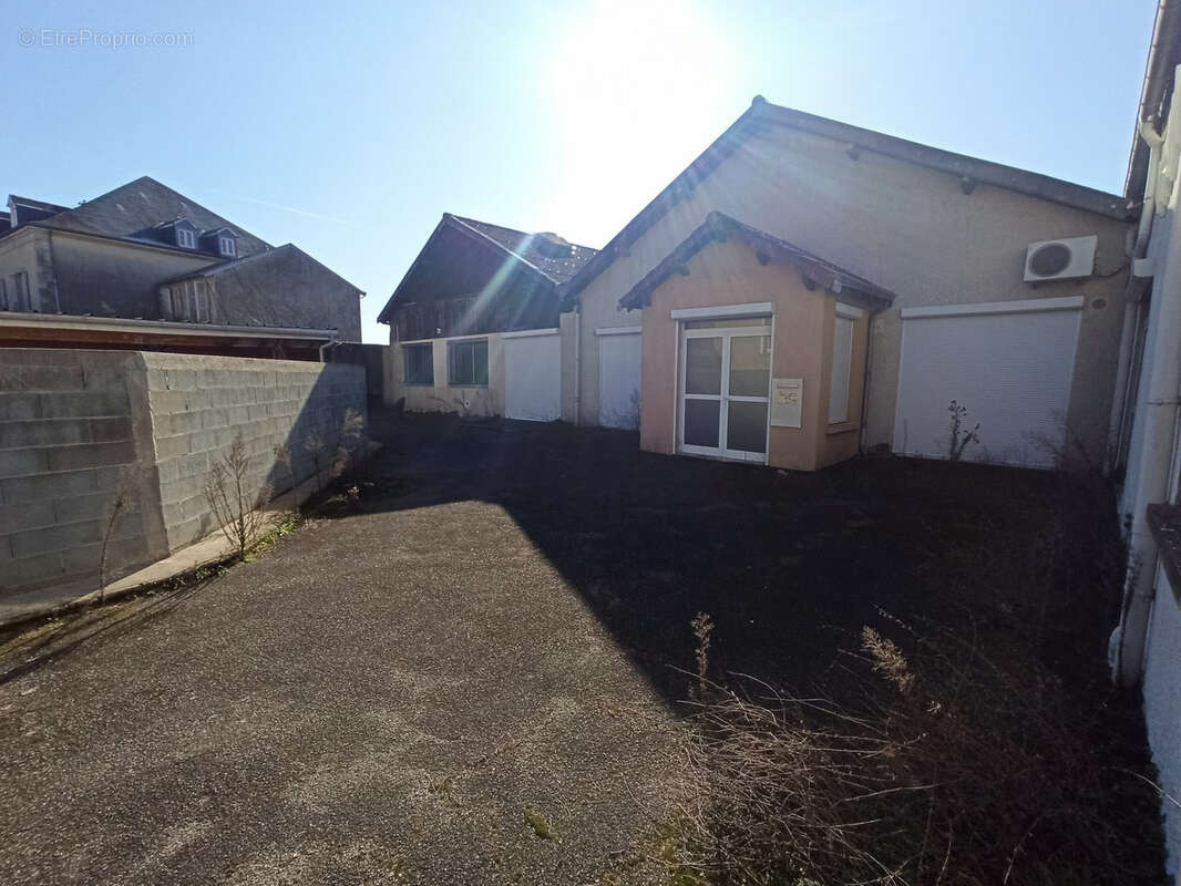 Commerce à SAINT-JUNIEN