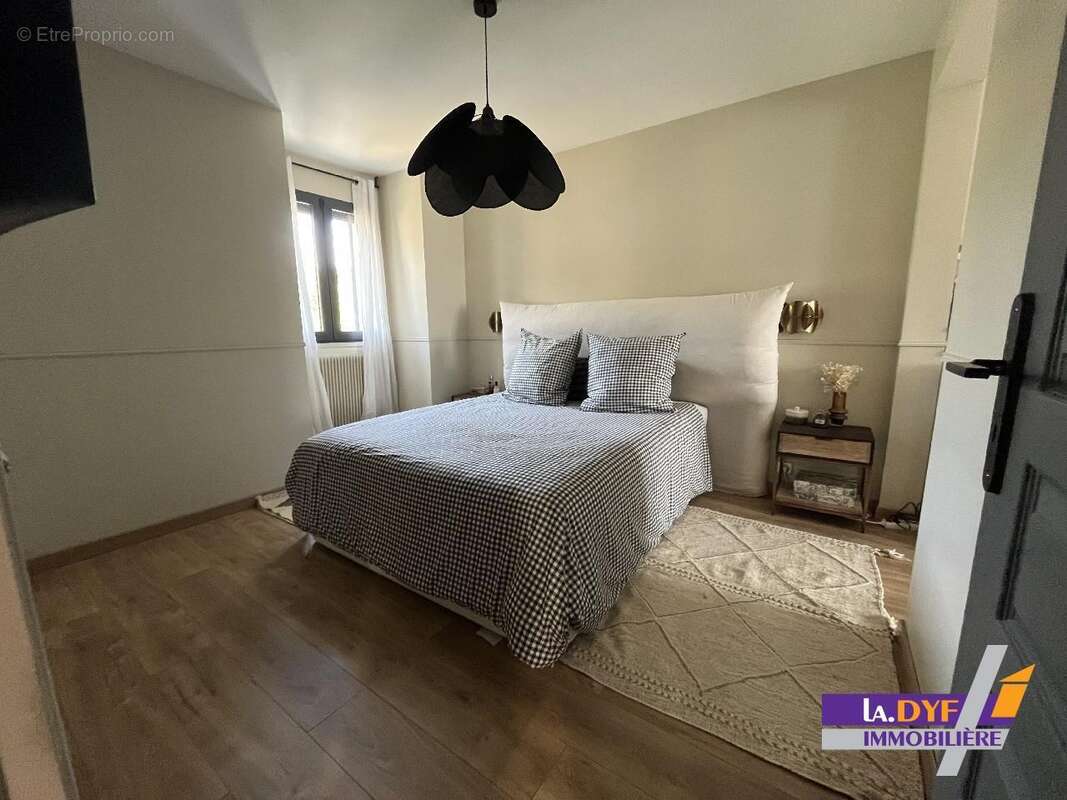 Maison 145 m² à Coubron  - photo 12