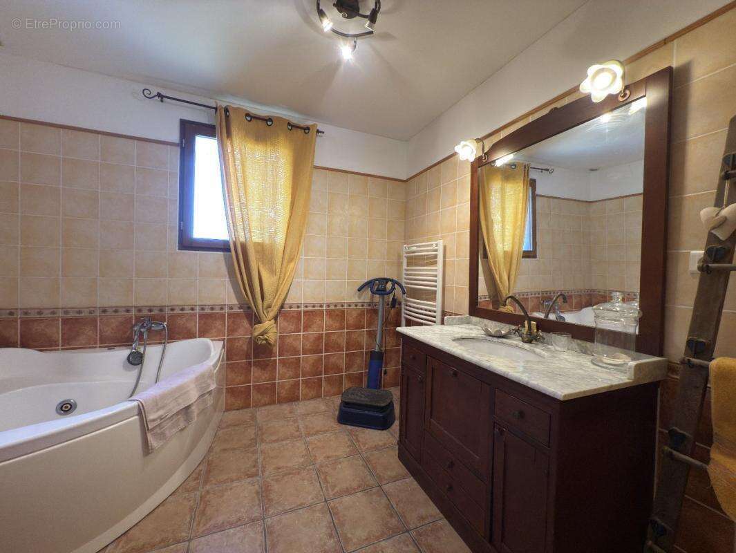 Maison à VERNEUIL-SUR-VIENNE