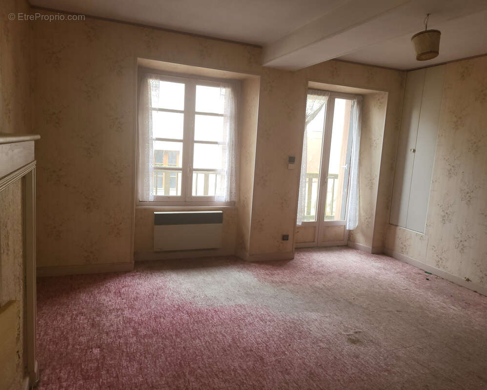 Maison à CHATEAUPONSAC