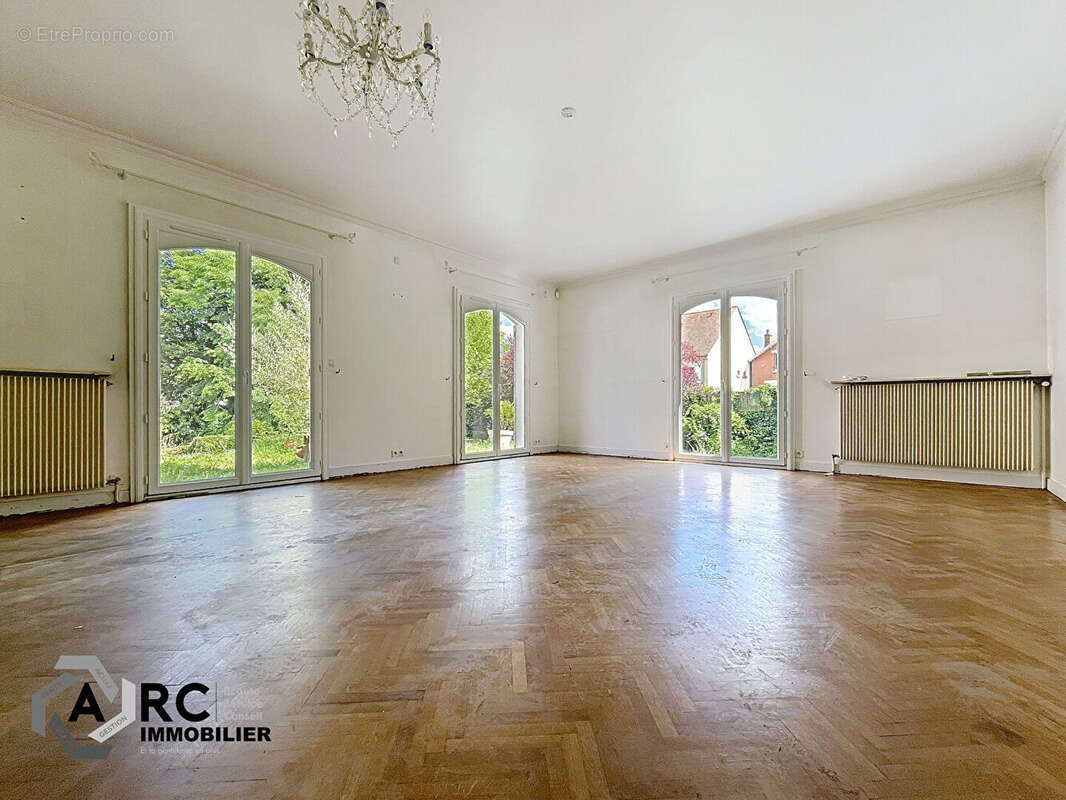 Maison à SAINT-JEAN-DE-LA-RUELLE