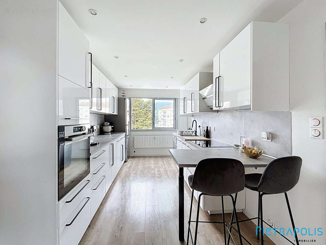 Appartement à SAINT-GENIS-POUILLY