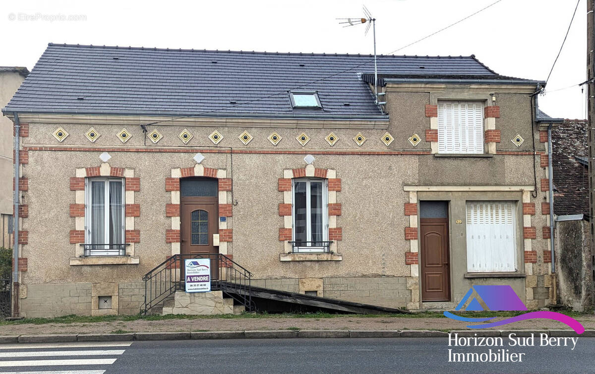 Façade avant des deux habitations - Maison à LA CHATRE