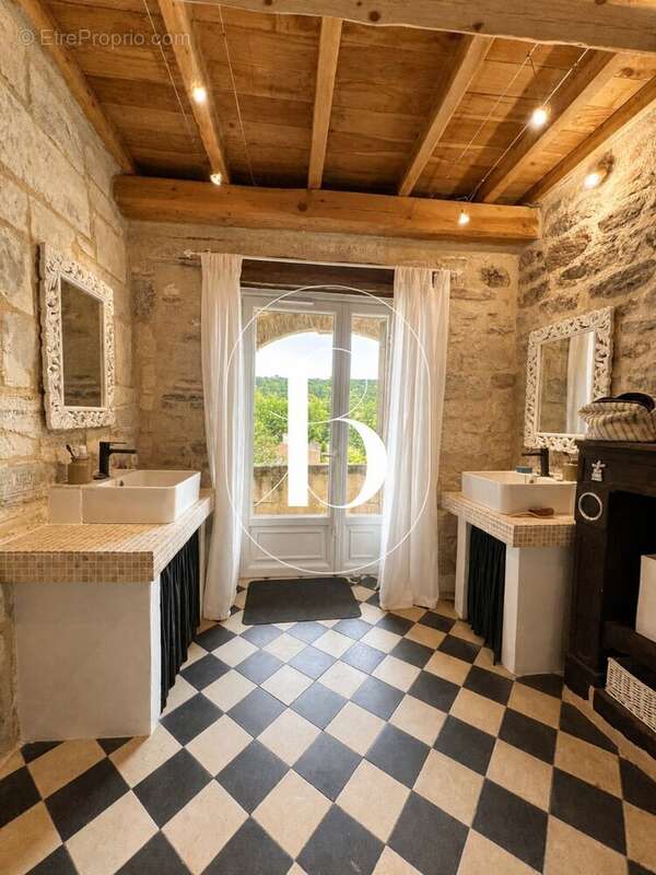 Maison à BARJAC
