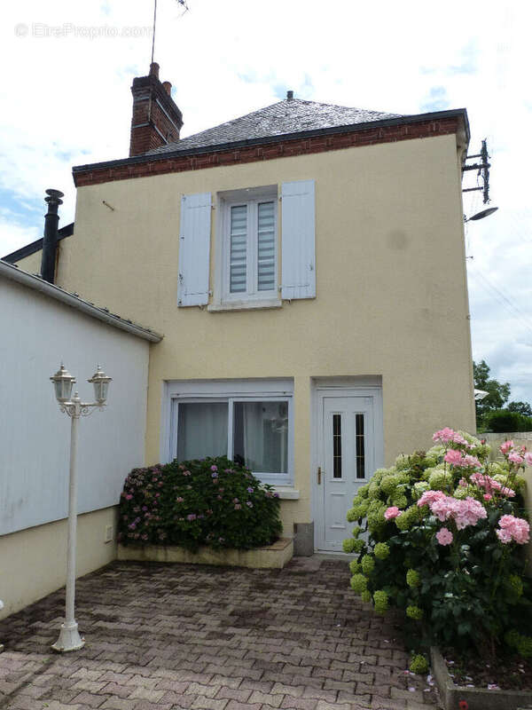 Maison à MONTIGNE-LE-BRILLANT