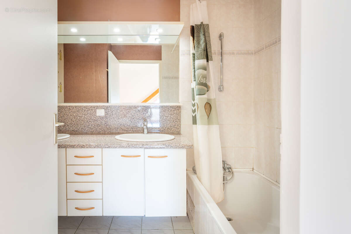 Appartement à POISY