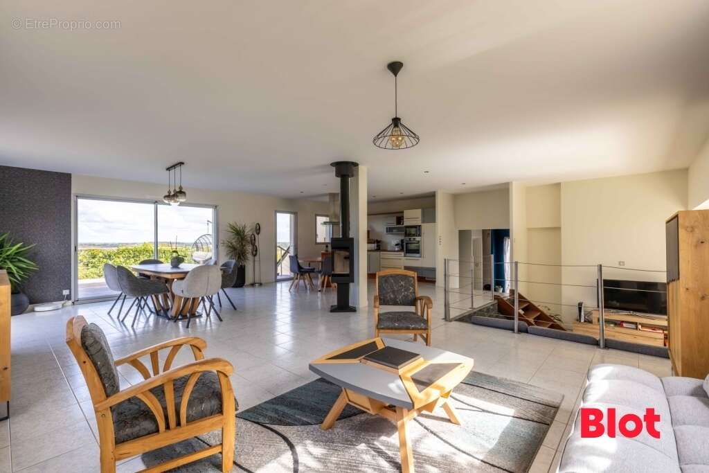 Maison à MONTFORT-SUR-MEU