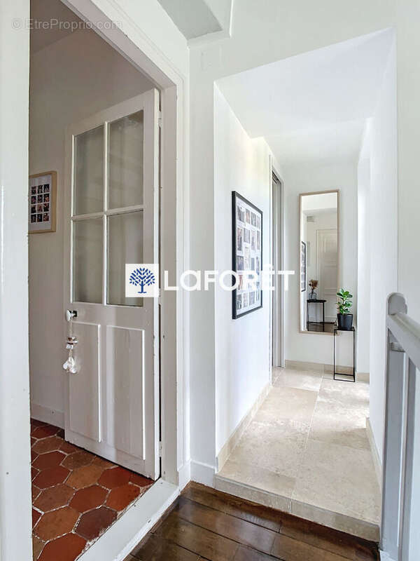L'alternative idéale à un appartement : une maison de charme au coeur de Crespières. - photo 10