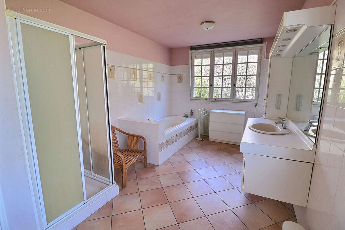 Maison à SAINT-ARNOULT-EN-YVELINES