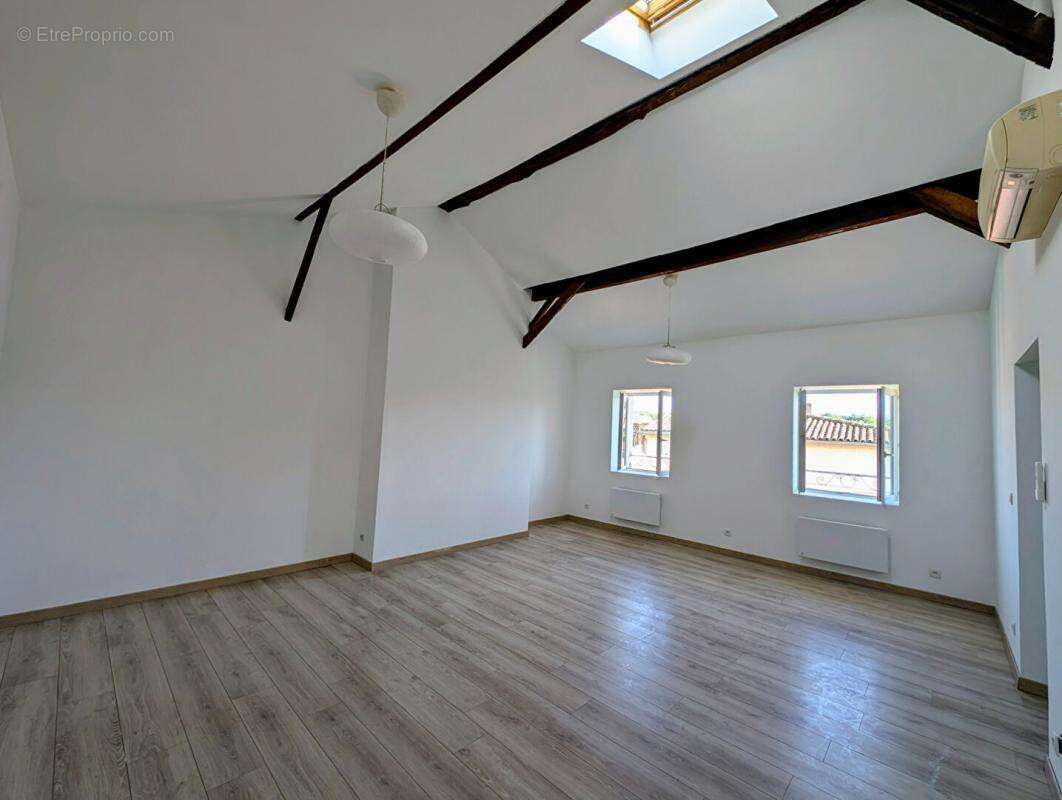 Appartement à CAZERES