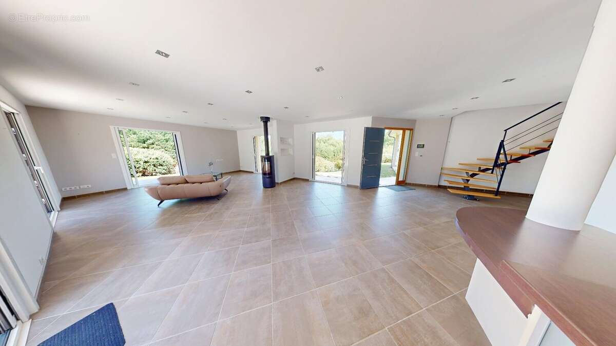 Maison à AURIAC-SUR-VENDINELLE