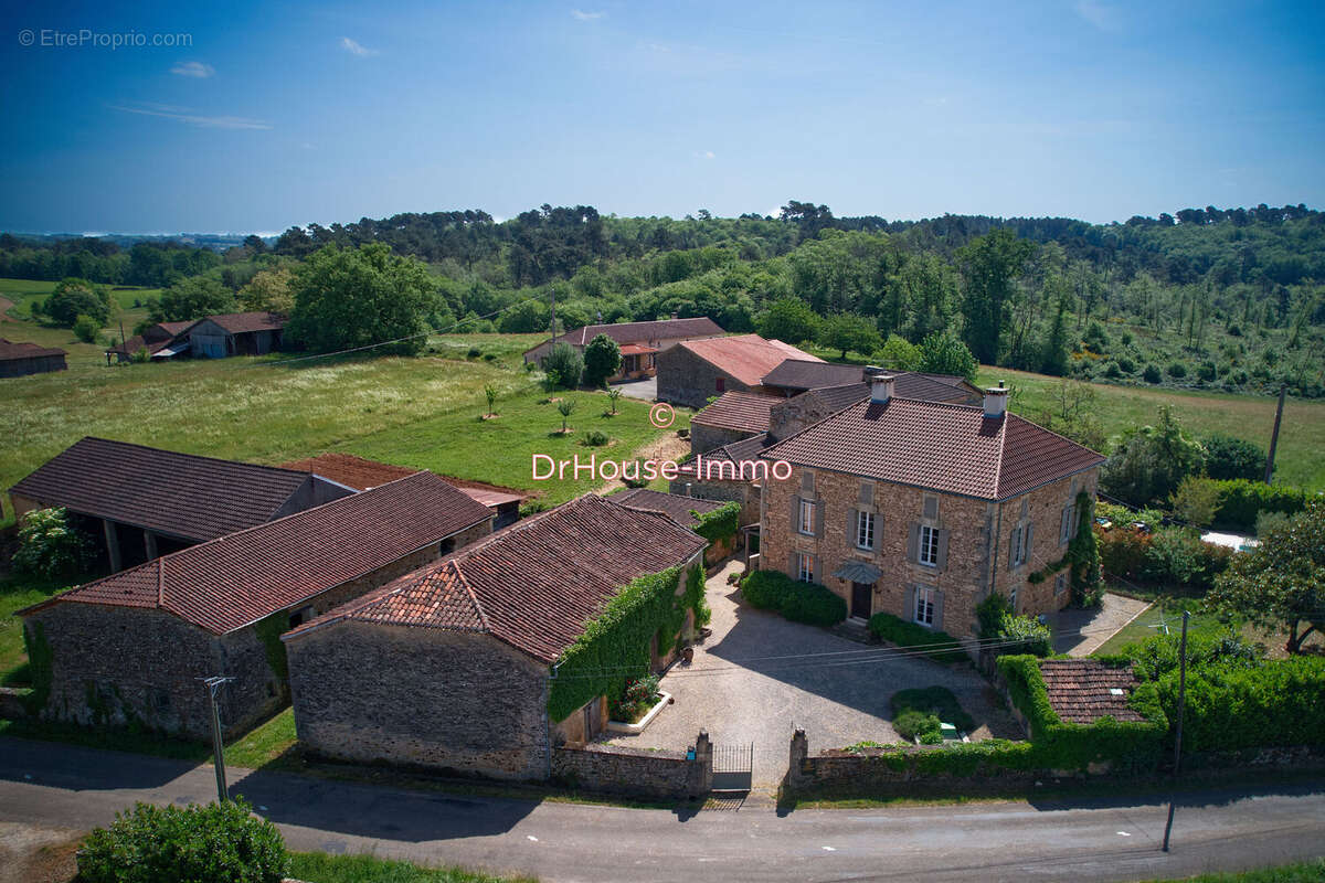 Maison à SAINT-FRONT-SUR-LEMANCE