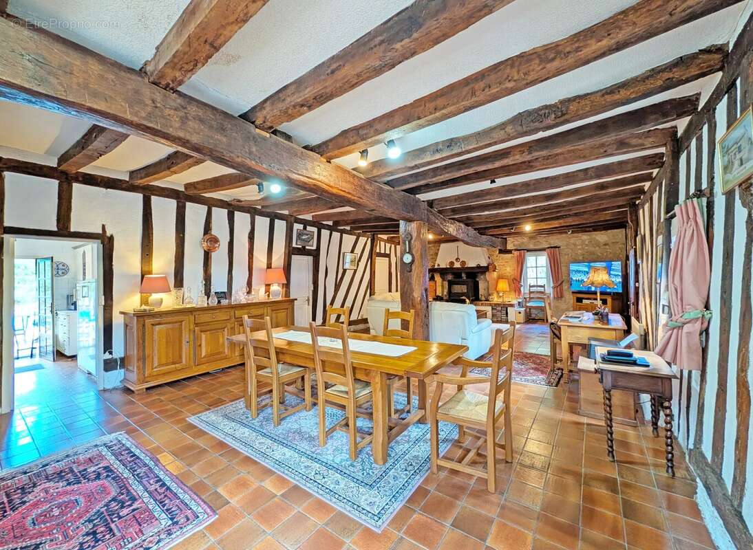 Maison en pierre de caractère avec deux chambres, piscine et maison d'amis - photo 3
