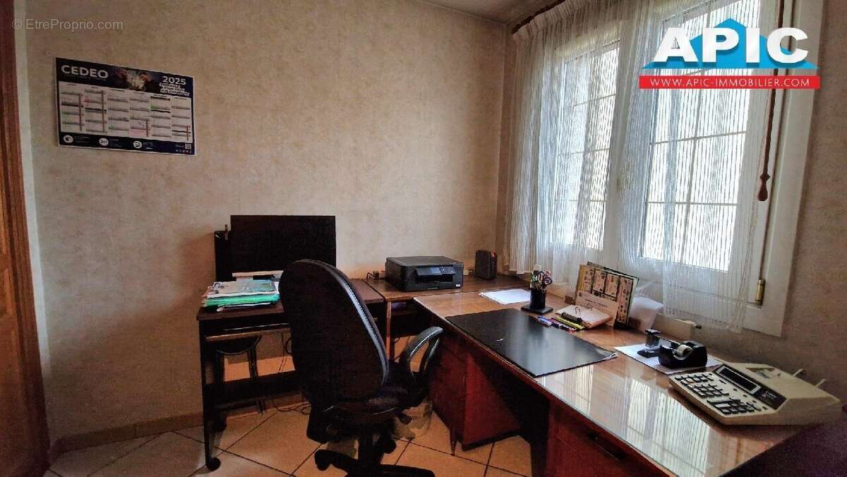 Maison à LE THILLAY