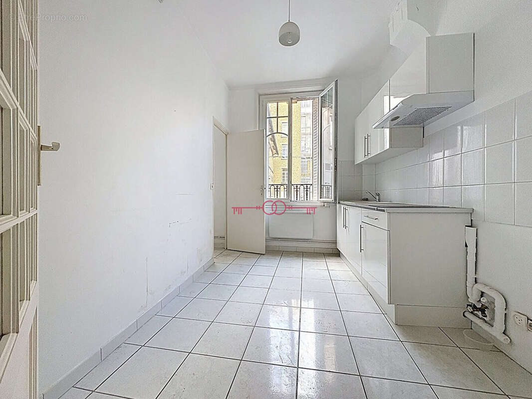 A vendre - exclusivite - appartement type 2 hyper centre - photo 4