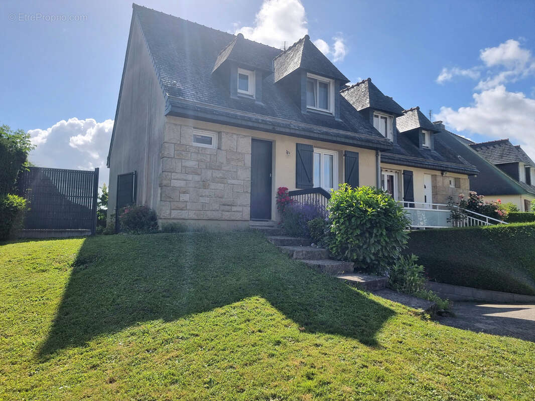 Maison à MONTGERMONT