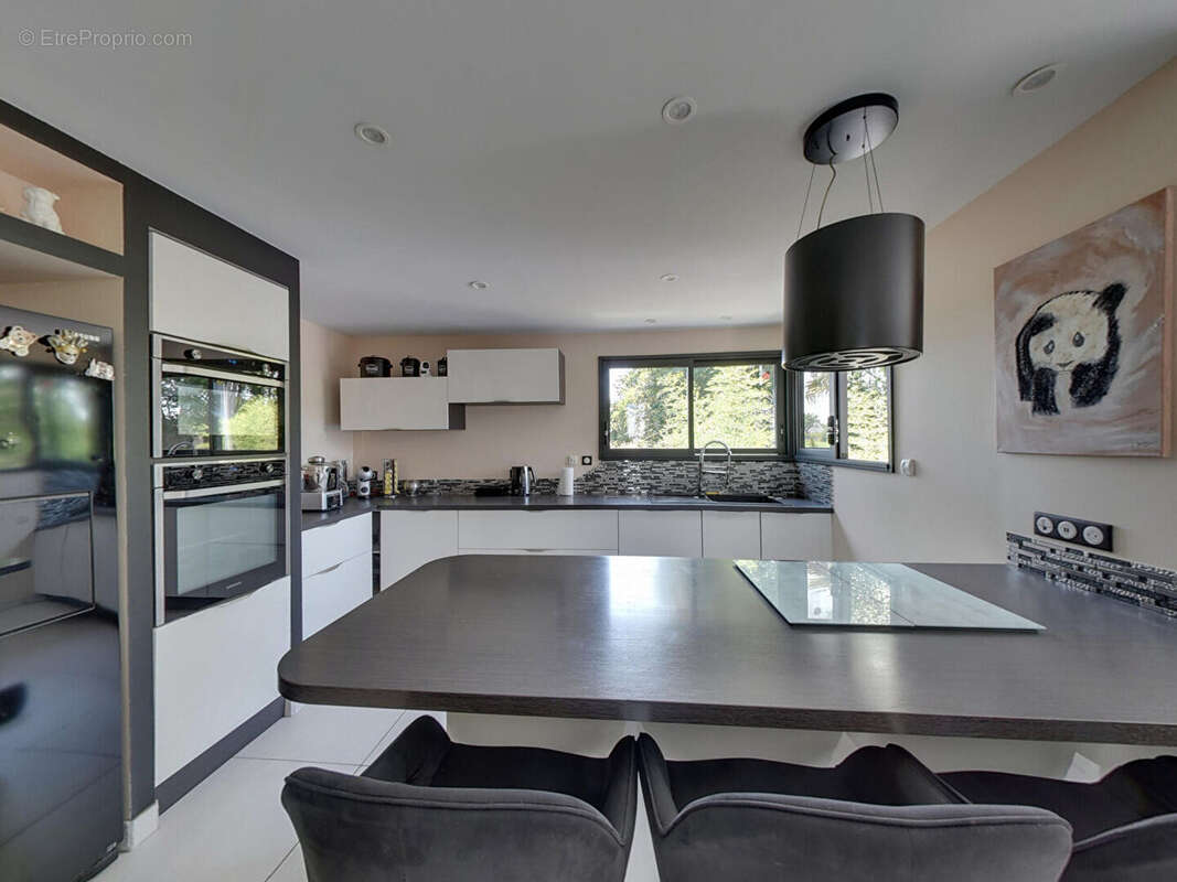 Contemporaine spacieuse sur son joli parc arboré et fleuri - photo 5
