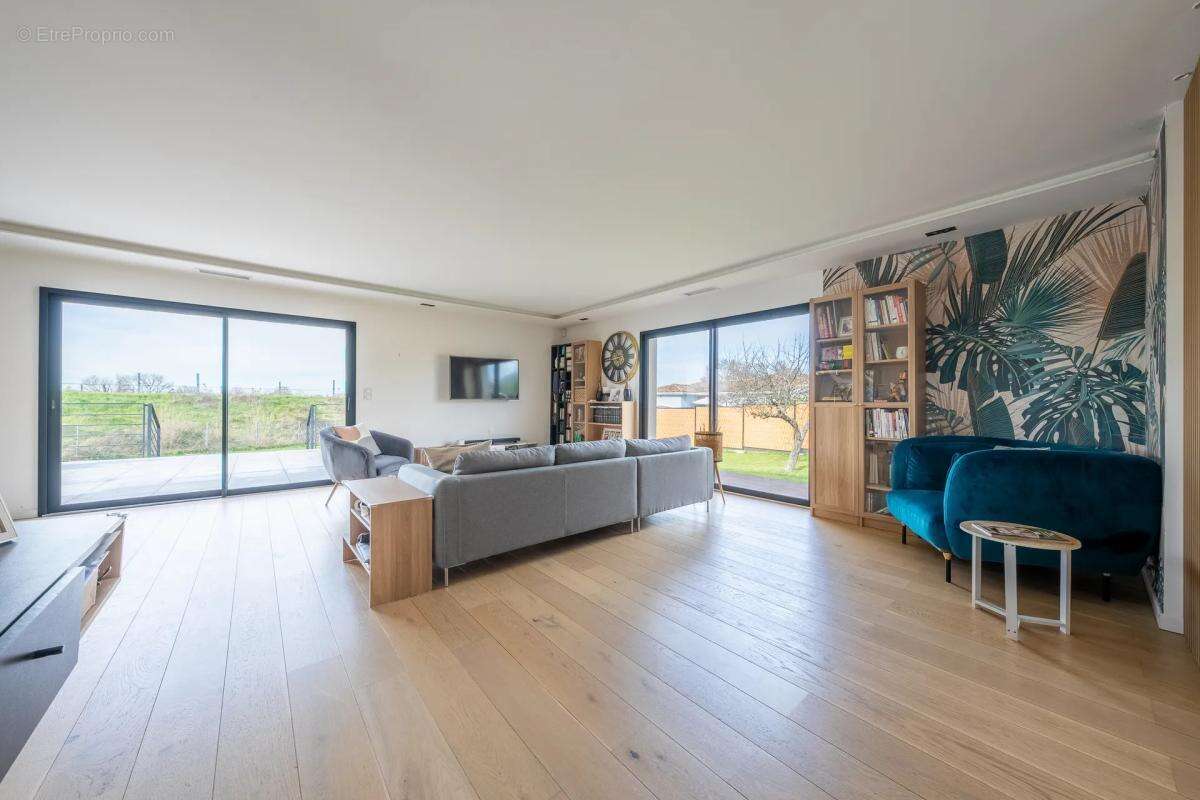 Maison à AMBARES-ET-LAGRAVE